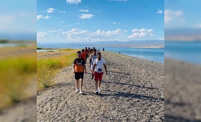 Çaldıran Belediyesi, üniversitelerin özel yetenek sınavına hazırlanan gençlere destek çıkıyor