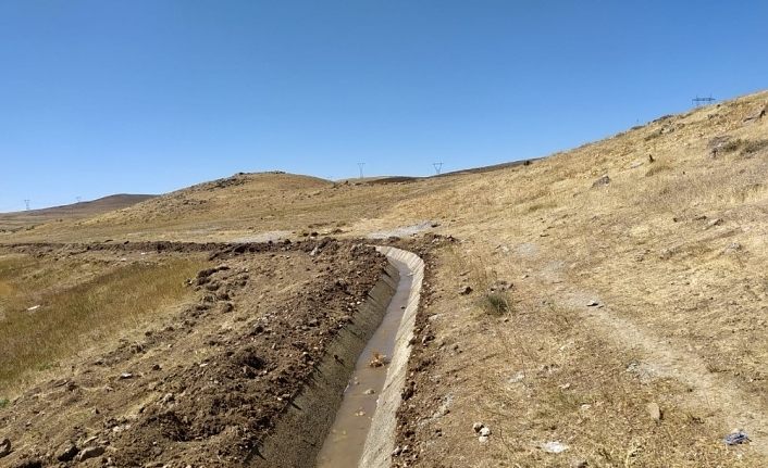 Çolpan’da 3,5 kilometre uzunluğunda sulama kanalı yapıldı