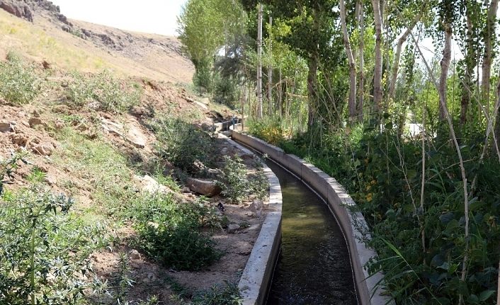 Van Büyükşehir Kandahar sulama kanalını çiftçilerin hizmetine sundu