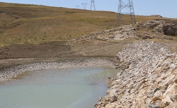 Van Büyükşehir Pirgarip Mahallesi’nin arazi sulama kanalını tamamladı