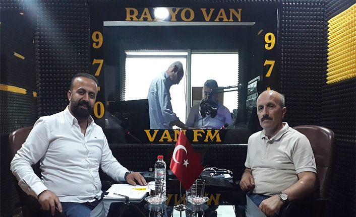 Zabıta Daire Başkanı Osman Sevinç Van FM’de Ziya Türk’ün konuğu oldu