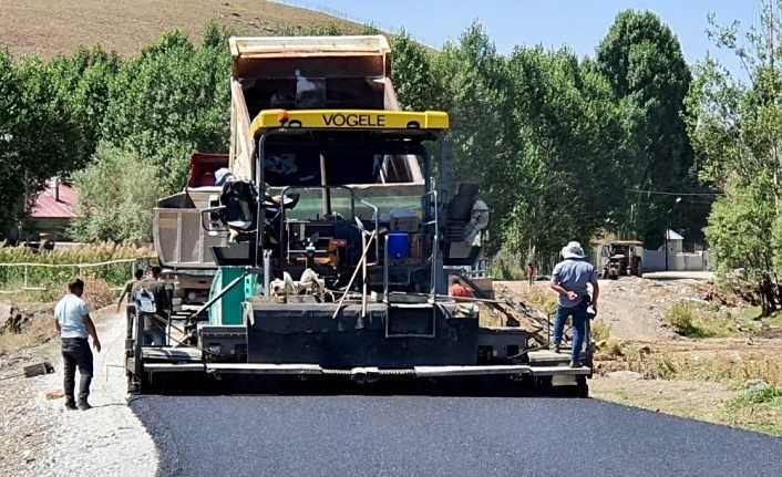 Van Büyükşehir Belediyesi Çaldıran’daki asfalt çalışmalarını tamamladı