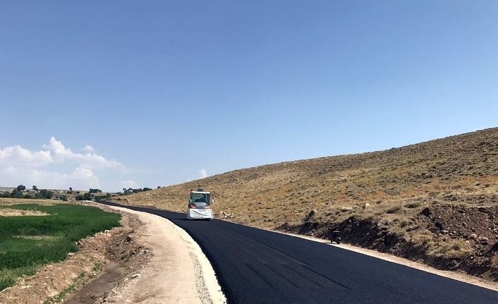 Van Büyükşehir Belediyesi Erciş’te 16,5 kilometrelik yolu asfaltlıyor