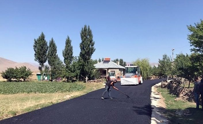 Van Büyükşehir'den yol asfaltlama çalışması