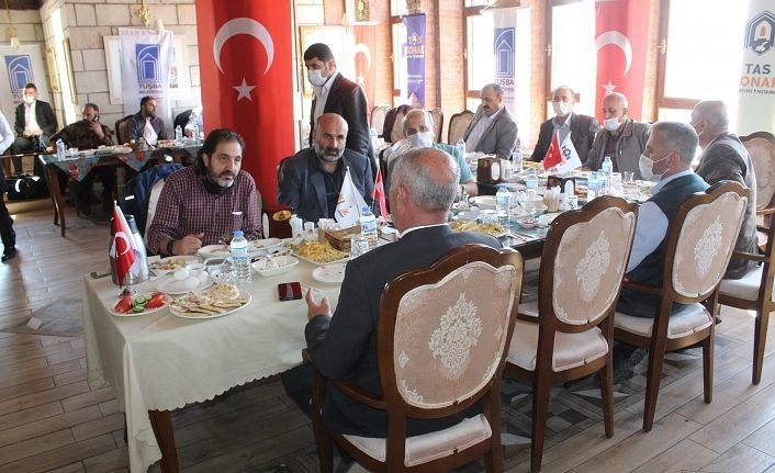 Tuşba Belediye Başkanı Akman, gazetecilerle bir araya geldi