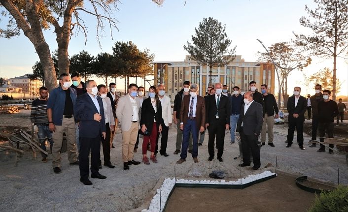 Vali Bilmez, yapımı devam eden Tuşba Belediyesi hizmet binasını ziyaret etti