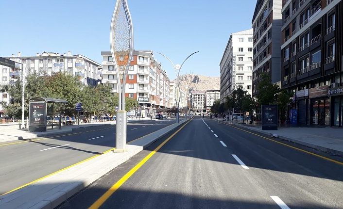 Van Büyükşehir Milli Egemenlik Caddesini yeni imajına kavuşturuyor