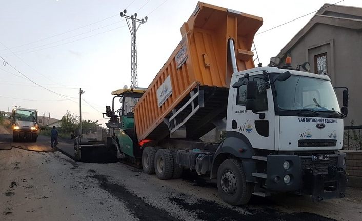 Van Büyükşehir, Mollakasım’da 9 kilometrelik yolu asfaltladı