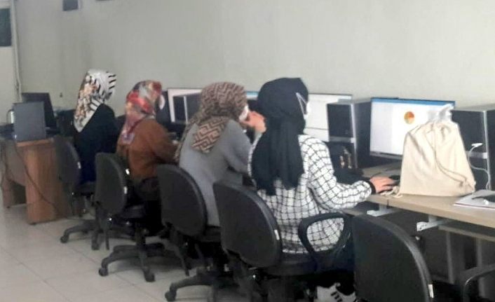 İpekyolu Gençlik Merkezinden bilgisayar kursu etkinliği