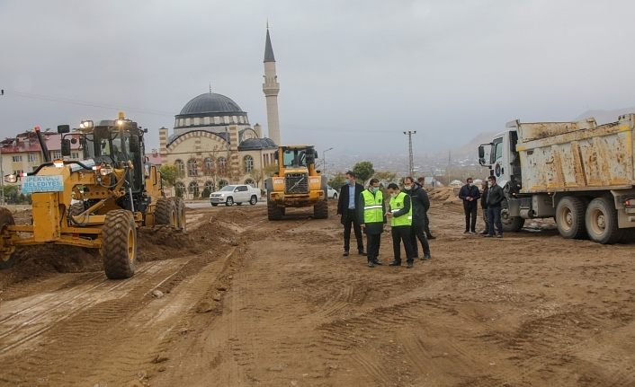 İpekyolu Kaymakamı Aslan, çalışmaları yerinde inceledi