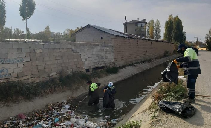 İpekyolu'nda tarihi Şamran Kanalı temizlendi