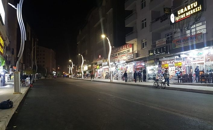 Van Büyükşehir caddeleri yeni imajına kavuşturuyor