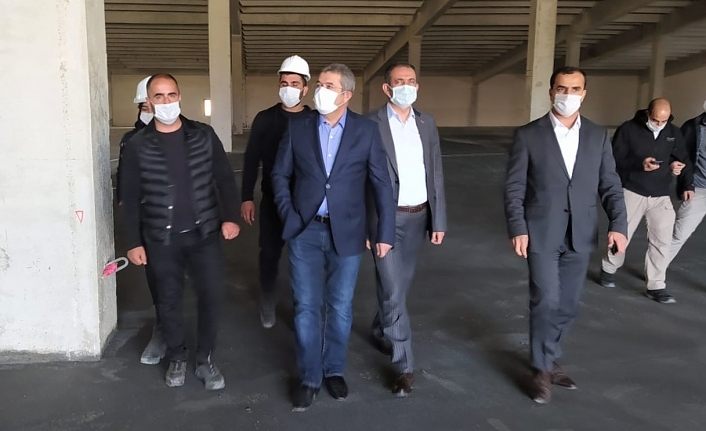 Van TSO heyeti Gürpınar’daki ayakkabı fabrikası inşaatını gezdi