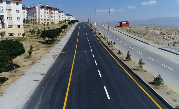 Erciş’te 25 milyon TL’lik yatırımla 80 bin ton asfalt yapıldı