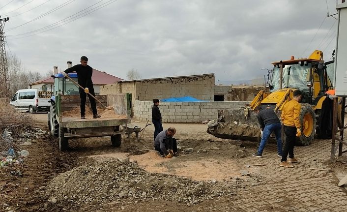 Gürpınar Belediyesi ilçe genelinde detaylı temizlik yaptı