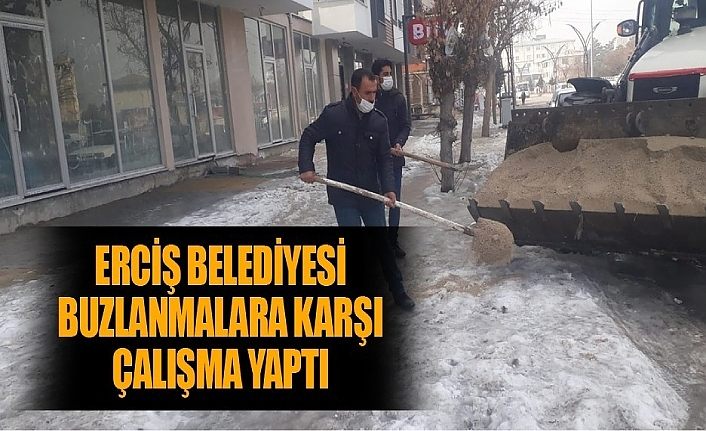 ERCiŞ BELEDiYESi BUZLANMALARA KARŞI ÇALIŞMA YAPTI