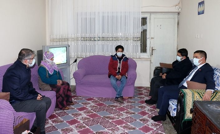 Erciş Kaymakamı Mehmetbeyoğlu: Kapısına gitmediğimiz ihtiyaç sahibi aile kalmayacak 