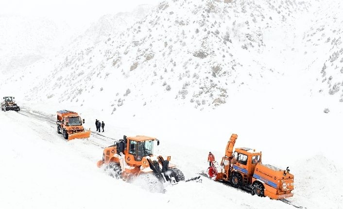 Van-Çatak karayolu ulaşıma açıldı