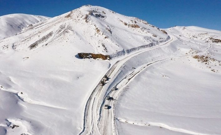 Van’da kardan dolayı kapanan yollar açılıyor