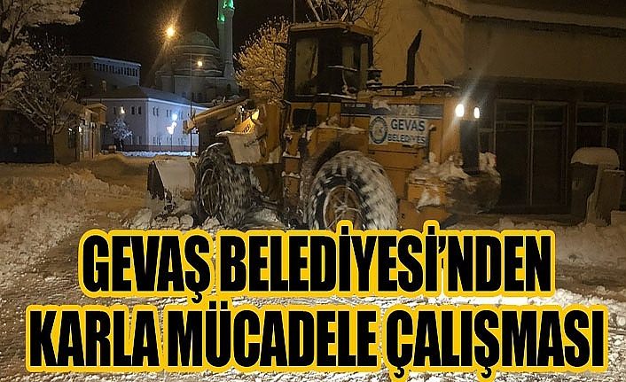 Gevaş Belediyesi’nden karla mücadele çalışması