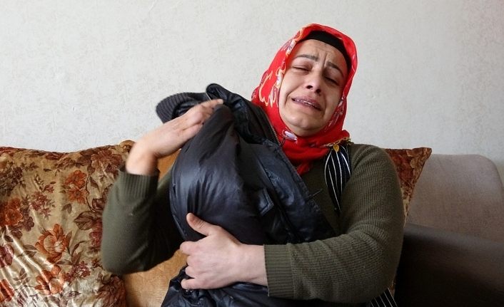 Evladı PKK tarafından kaçırılan anne kızının montuna sarılarak uyuyor