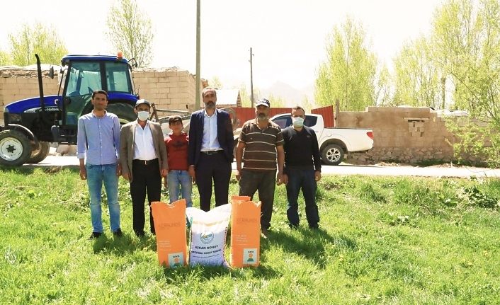 İpekyolu Belediyesinden çiftçiye tohum desteği