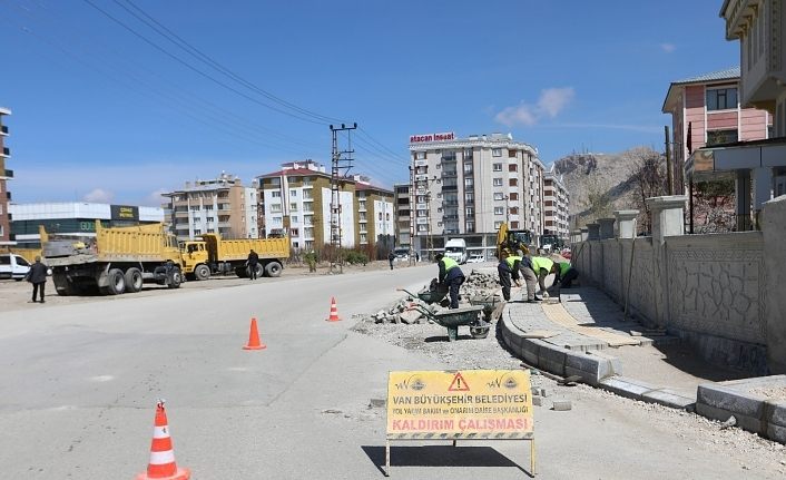 Van Büyükşehir'den Şerefiye Caddesi’nde kavşak çalışması