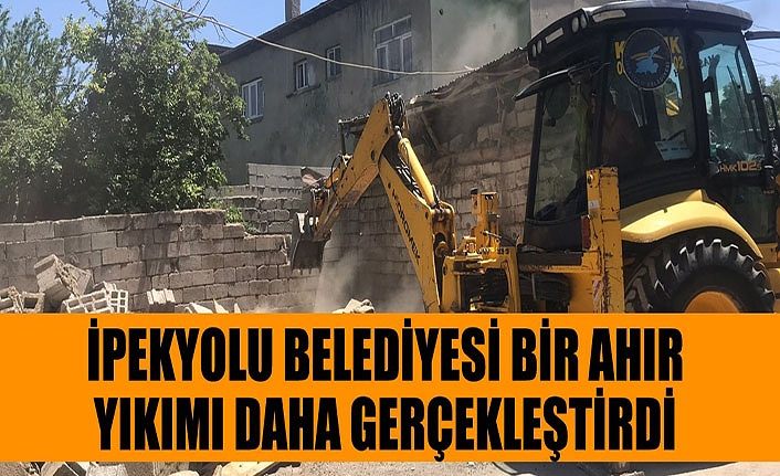 İpekyolu Belediyesi bir ahır yıkımı daha gerçekleştirdi