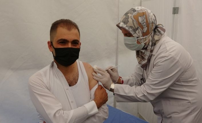 Aşı fobisi olan turizmci ilk kez aşı oldu