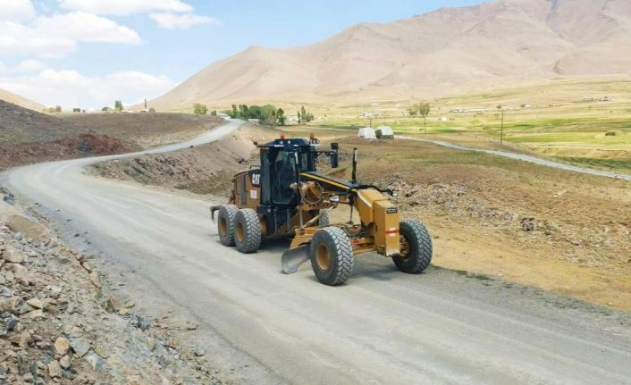 Gürpınar Belediyesi'nden yol yapım çalışmaları