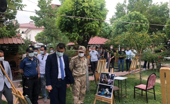 Muradiye’de 15 Temmuz Demokrasi Şehitleri Anma Günü resim sergisi açıldı