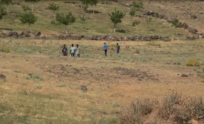 Muradiye’de 25 düzensiz göçmen yakalandı