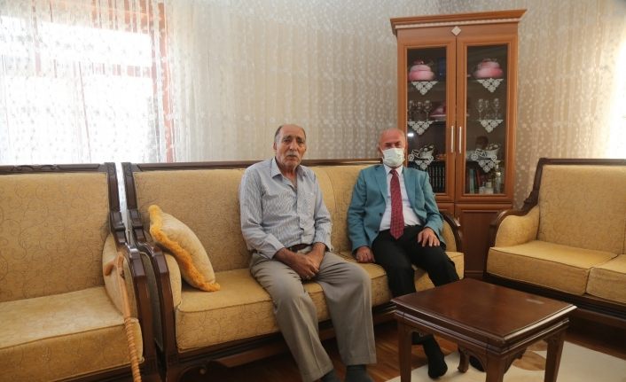 Tuşba Belediye Başkanı Akman’dan şehit ailelerine ziyaret