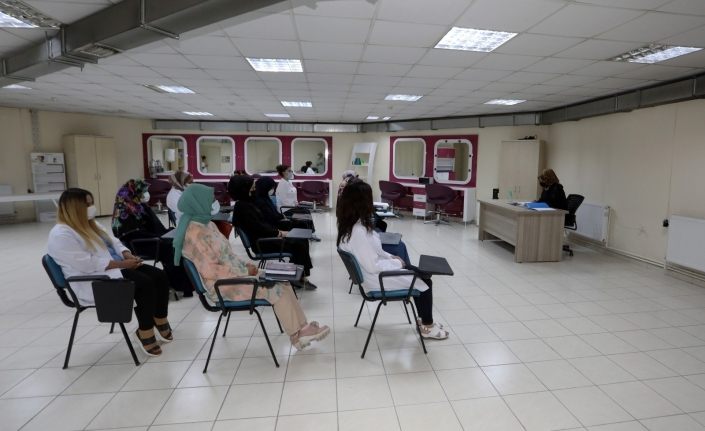 Van Büyükşehir Belediyesinin ‘kuaförlük kursu’ başladı