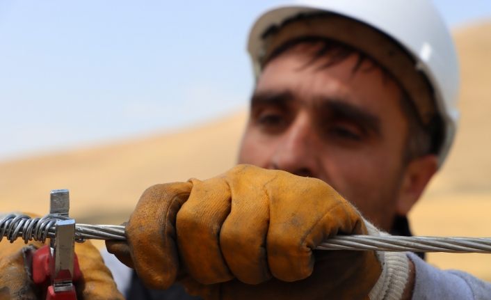 Yakıcı güneş altında kesintisiz enerji için bayram mesaisi