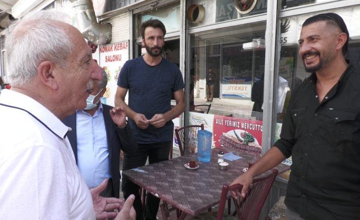AK Parti MKYK Üyesi Orhan Miroğlu’ndan Van’da esnaf ziyareti