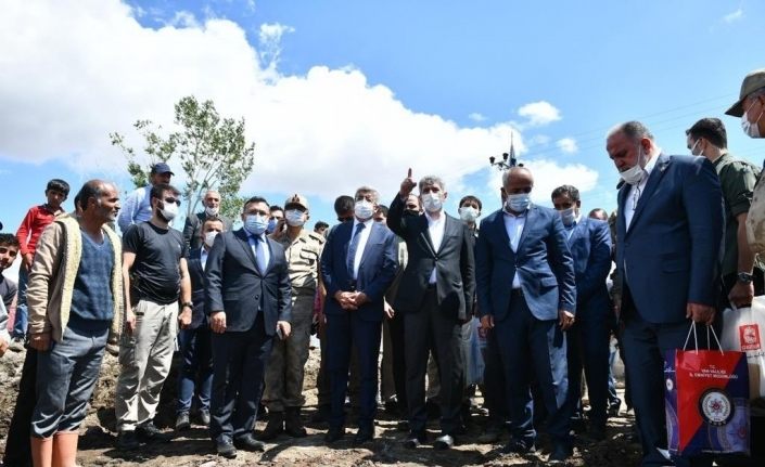 Bakan Yardımcısı İnce: “Selden etkilenen kim varsa karış karış dolaşıp hizmet ediyoruz"