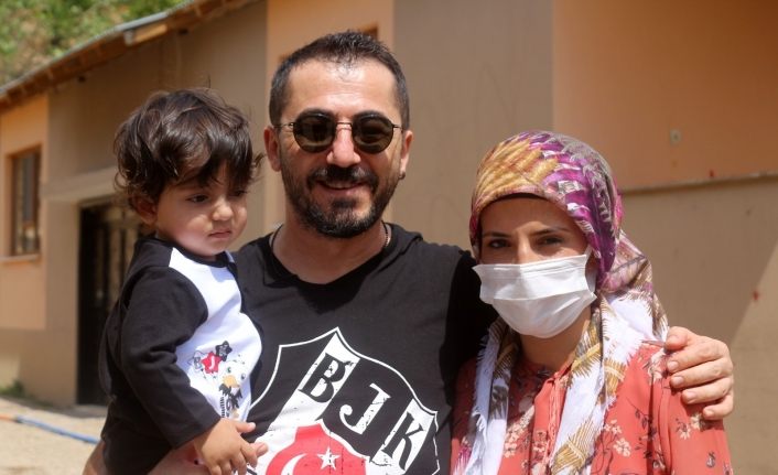 Hayata dönen anne ve bebeğine birinci yıl sürprizi