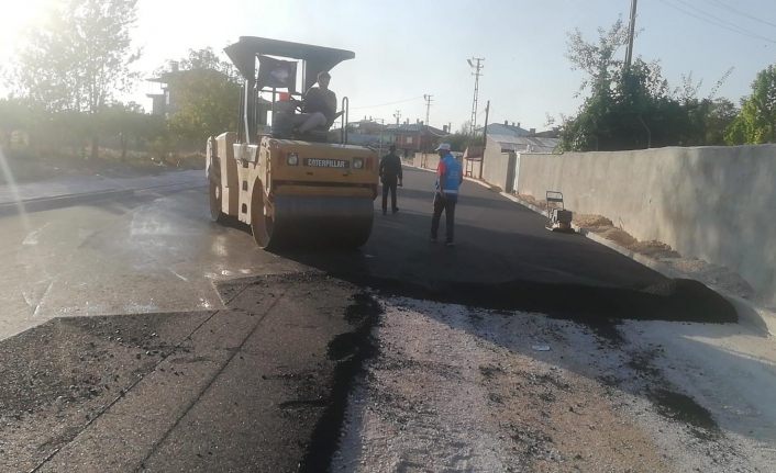 İpekyolu Belediyesi, ilçede asfalt serme çalışması başlattı