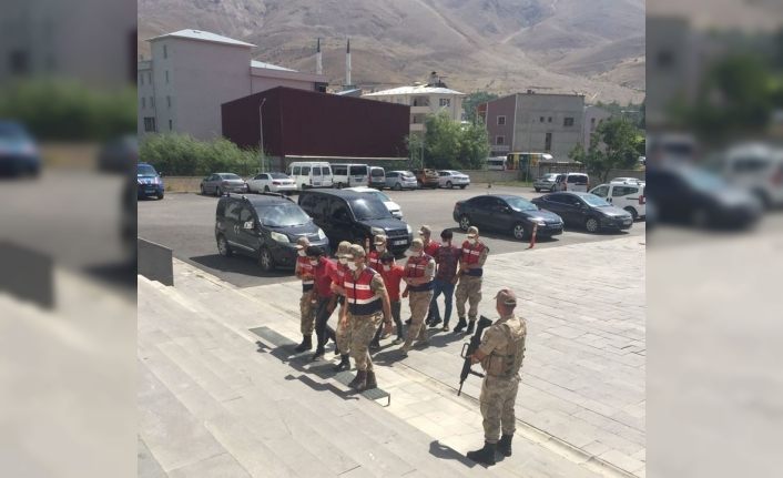 Van'da PKK propagandası yapan 10 kişi gözaltına alındı