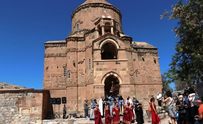 Akdamar Kilisesi’ndeki ayin sona erdi