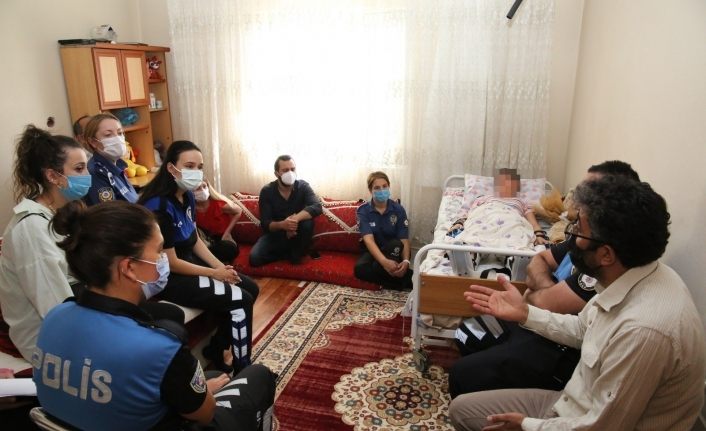 Van polisi mağdur kadını ziyaret edip KADES’i anlattı