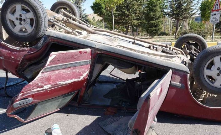Erciş’te otomobiller çarpıştı: 8 yaralı