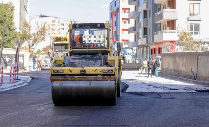 İpekyolu’nda yol ve alt yapı çalışmaları aralıksız sürüyor