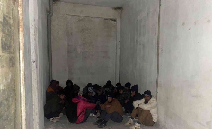 Atıl durumdaki iş merkezinde 17 düzensiz göçmen yakalandı