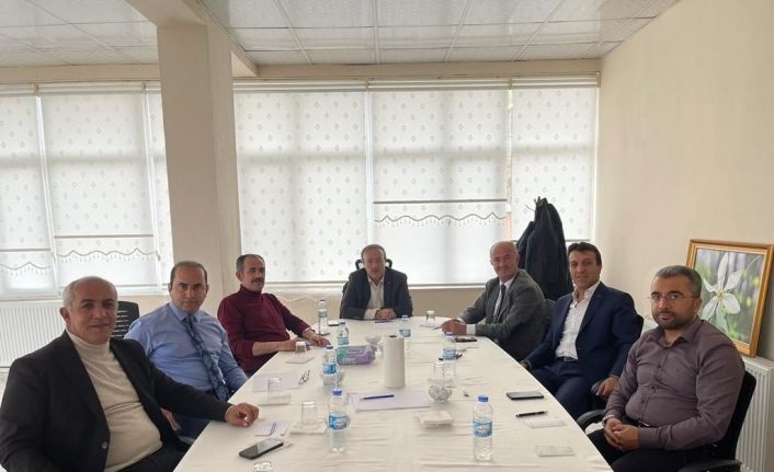 Bahçesaray’da bir araya gelen ilçe belediye başkanları istişare ve değerlendirme toplantısı yaptı