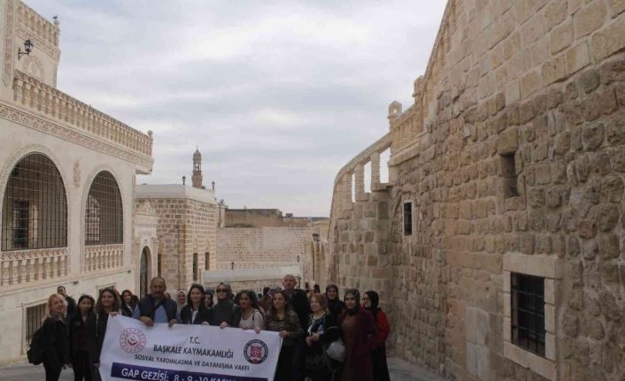 Başkaleli kadınlar Diyarbakır, Şanlıurfa ve Mardin’i gezdi