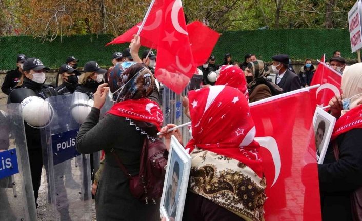 HDP'den evladını isteyen Vanlı anne: “Çocuğumun hayallerini çaldılar”