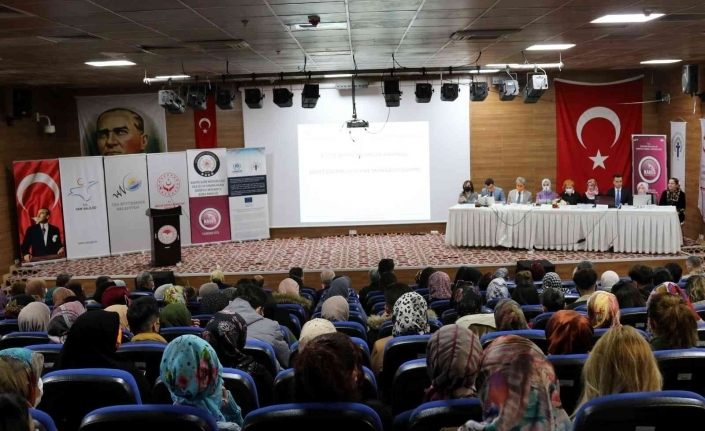 Van Büyükşehir Belediyesinden kadına yönelik şiddetle mücadele paneli