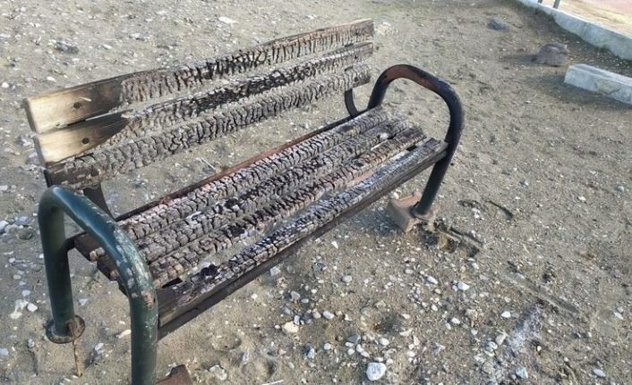 Van Gölü sahilindeki oturma bankına zarar veren 3 kişi yakalandı